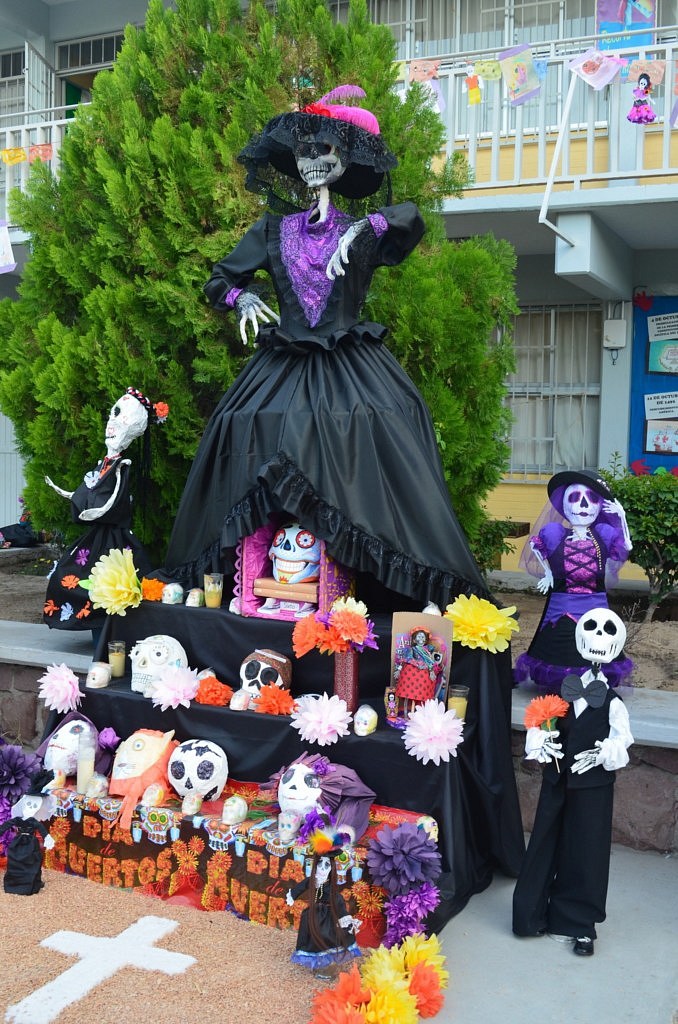 altar-with-a-huge-catrina-by-carla-valderrama-berges