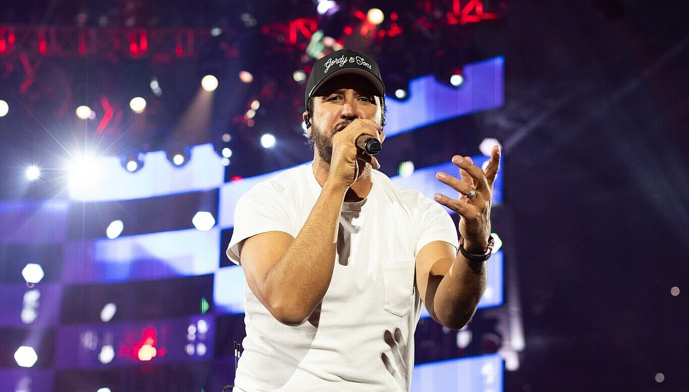 Luke Bryan returns for his 13th performance at RODEOHOUSTON®